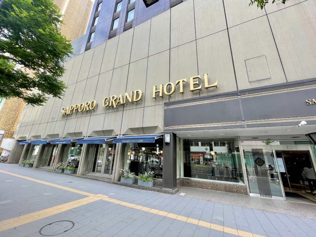 札幌グランドホテル（駅前通り側玄関）